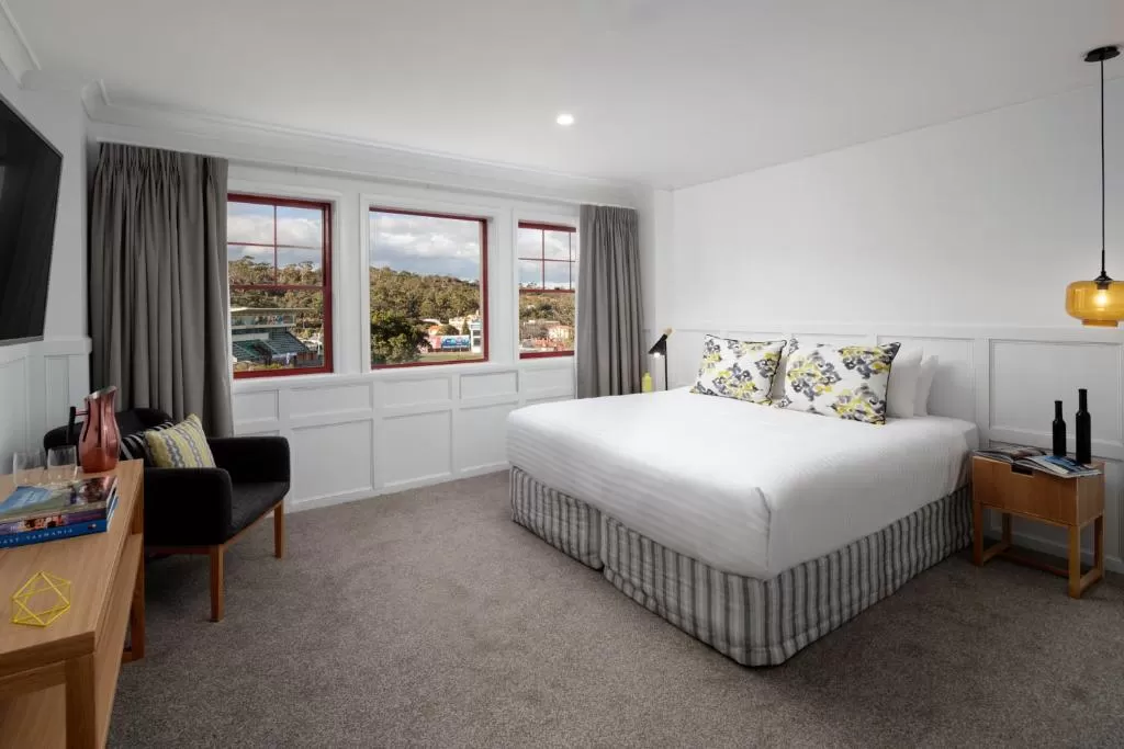 http://greatpacifictravels.com.au/hotel/images/hotel_img/11620140126Ryges Hobart-Room1